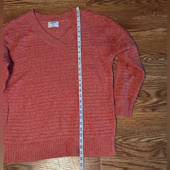 Old Navy vneck sweater for women, size medium - Picture 5 of 5